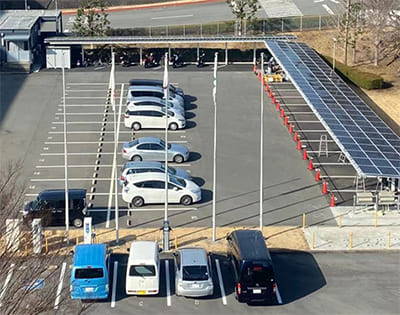 EV化にむけて大規模駐車場で太陽光発電システムの導入