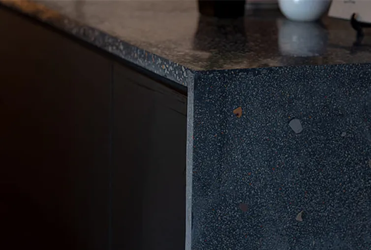 廃材をリユースした家具(テーブル)