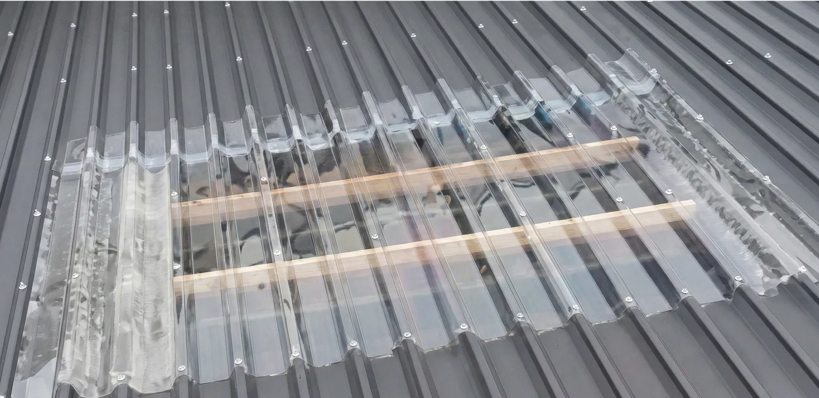 超速硬化ウレタン吹付⼯法