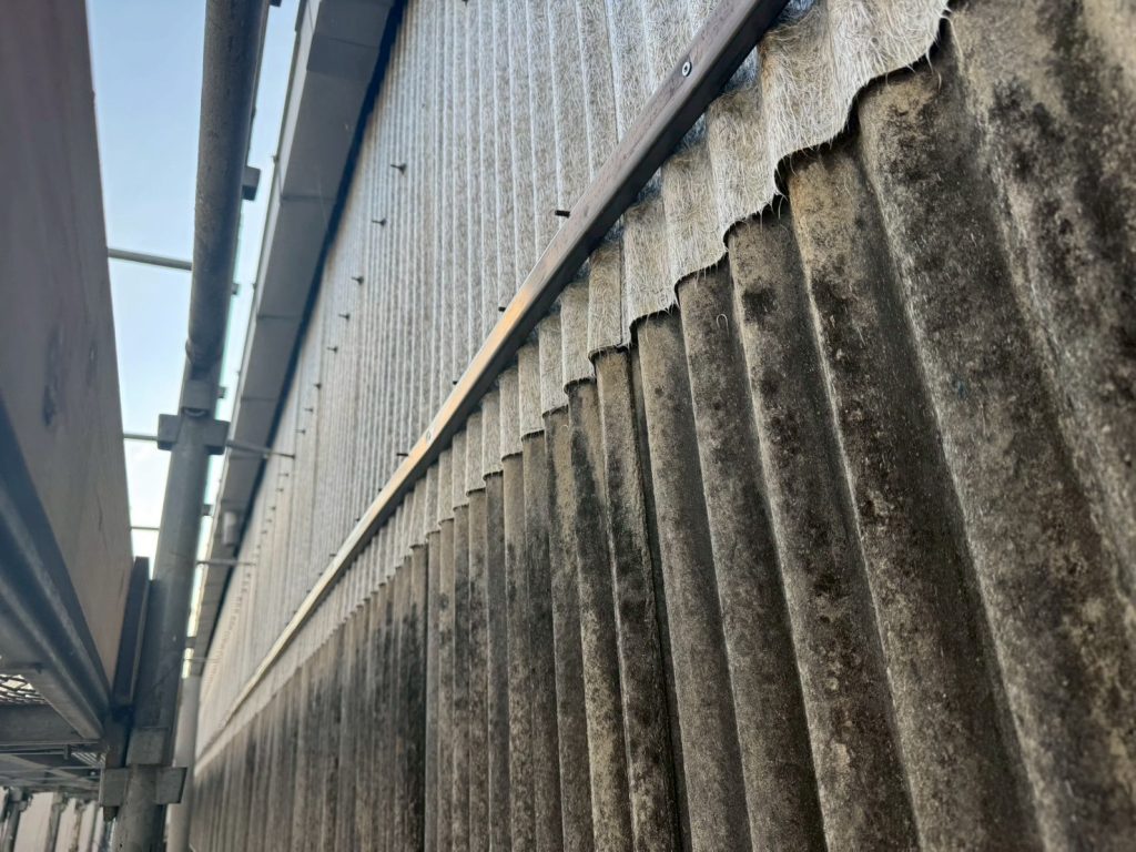 施工前の写真　壁